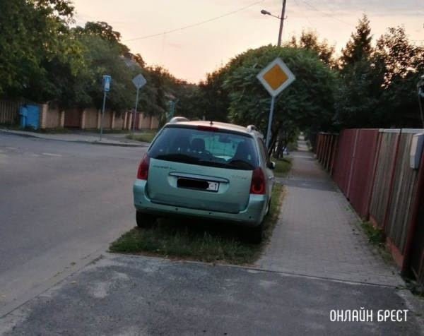 Читатель: Нашёл себе место :) Но надо помнить, что так нельзя! Брест, ул.Республиканская
Читатель: Нашёл себе место :) Но надо помнить, что так нельзя! Брест, ул.Республиканская