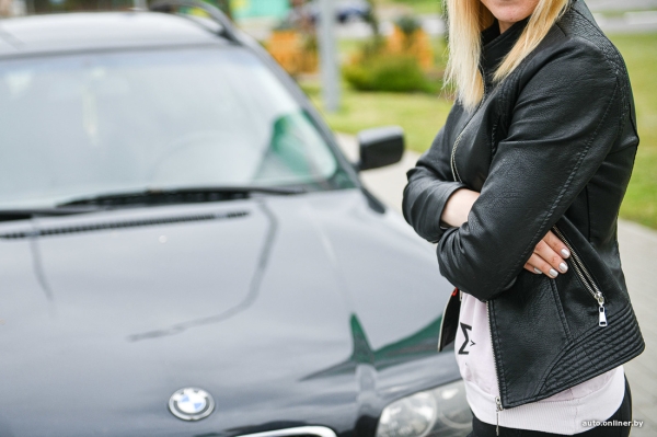 В Беларуси три человека купили BMW через счета-справки, а затем суд изъял машину как похищенную