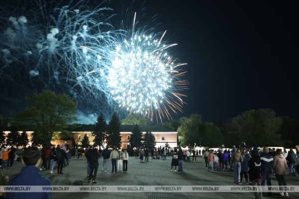 Было очень красиво! Сегодняшний салют в Бресте. Фото и видео