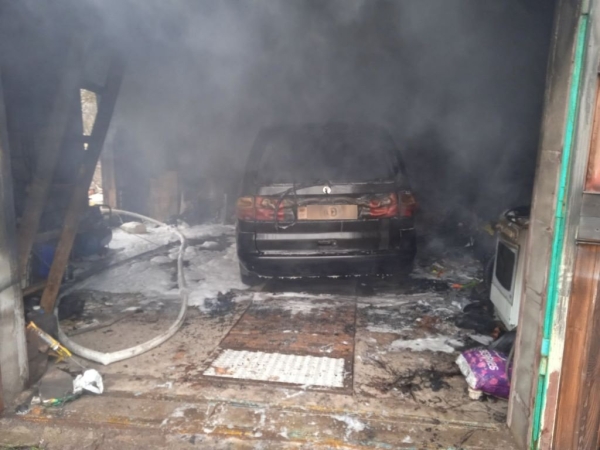 В Каменецком районе горел автомобиль в гараже В Каменецком районе горел автомобиль в гараже