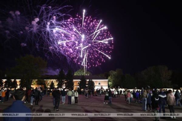 Было очень красиво! Сегодняшний салют в Бресте. Фото и видео