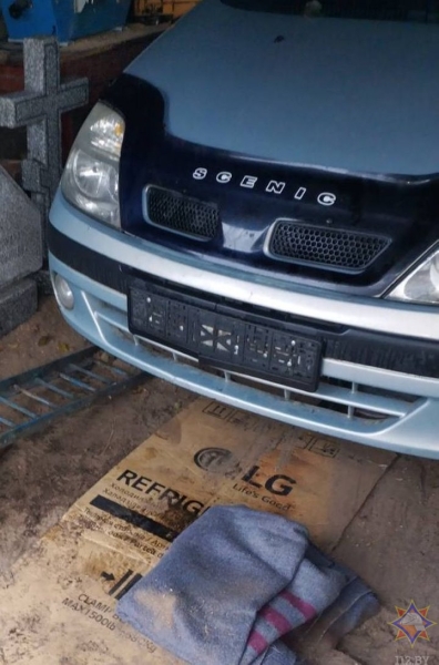 Renault Scenic упал на 56-летнего мужчину во время ремонта