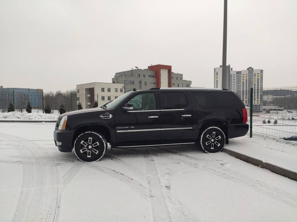 «Все гофры с проводкой посечены песком!». Белорусу так отпескоструили Cadillac, что у машины отказала электроника и кузов начал ржаветь