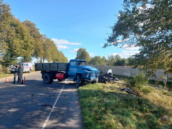 Страшная авария в Барановичском районе: появилось видео, как спасали пассажира BMW Страшная авария в Барановичском районе: появилось видео, как спасали пассажира BMW