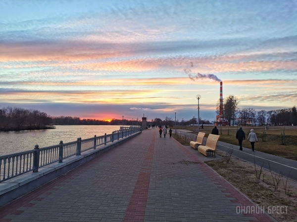 Читатель: Красивое окончание праздничного дня, 8 марта. Брест, Набережная
Читатель: Красивое окончание праздничного дня, 8 марта. Брест, Набережная