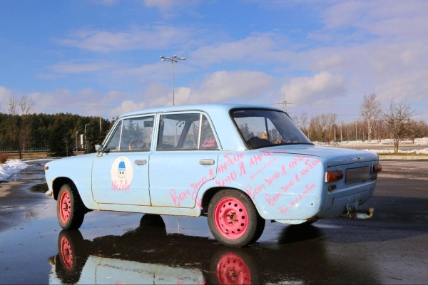 «Комфорта нет, это чистый "корч"». Посмотрите, на чем ездят белоруски, участвующие в автосостязаниях