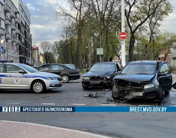 Стали известны подробности ДТП в Бресте с участием BMW и Fiat Стали известны подробности ДТП в Бресте с участием BMW и Fiat