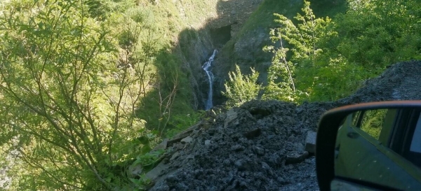 «Вдоль дороги — венки и памятники». Белорус в одиночку отправился в горы Грузии, где даже страховка не действует «Вдоль дороги — венки и памятники». Белорус в одиночку отправился в горы Грузии, где даже страховка не действует