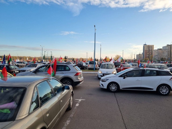 В Бресте от Гребного канала стартовал патриотический автопробег В Бресте от Гребного канала стартовал патриотический автопробег