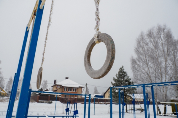 «Смотрели как на чудака, а потом присоединились». Жители Колодищей сами сделали лыжную горку и каток «Смотрели как на чудака, а потом присоединились». Жители Колодищей сами сделали лыжную горку и каток