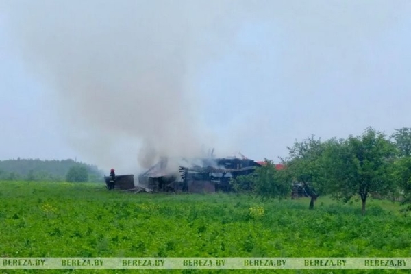 От удара молнии загорелся сарай. Случай в Брестской области От удара молнии загорелся сарай. Случай в Брестской области