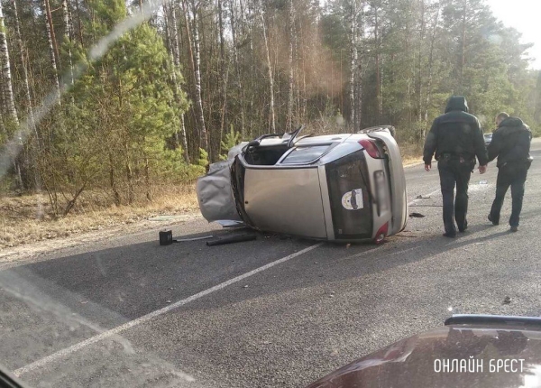Очевидец: Брестская область. Вчера в Ивацевичском районе перевернулся автомобиль
Очевидец: Брестская область. Вчера в Ивацевичском районе перевернулся автомобиль