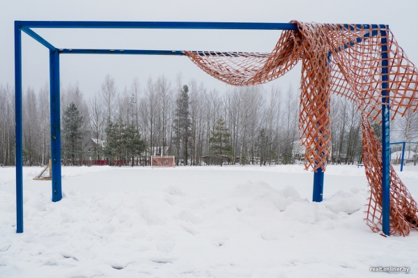 «Смотрели как на чудака, а потом присоединились». Жители Колодищей сами сделали лыжную горку и каток «Смотрели как на чудака, а потом присоединились». Жители Колодищей сами сделали лыжную горку и каток