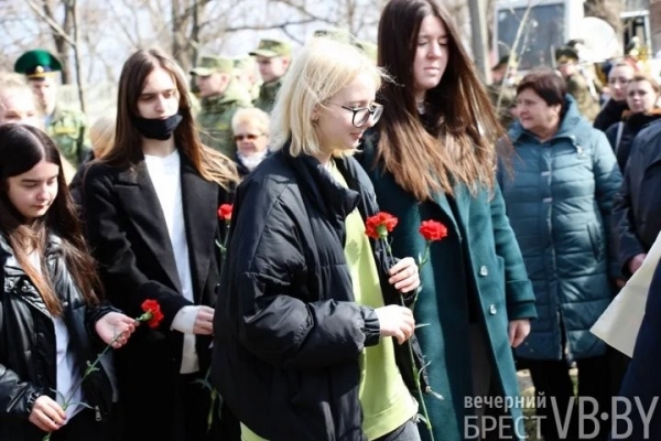 «Училась заново улыбаться». В Бресте почтили память малолетних узников концлагерей «Училась заново улыбаться». В Бресте почтили память малолетних узников концлагерей