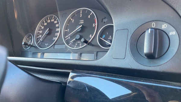 «Езжу по городу, как старый дед». Белорус о своей немолодой, но очень любимой BMW E39 «Езжу по городу, как старый дед». Белорус о своей немолодой, но очень любимой BMW E39