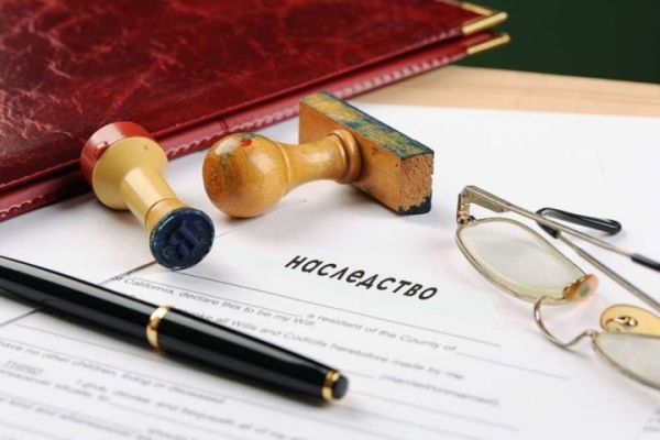 Если взять под опеку ребенка, сможет ли он претендовать на имущество родителей-опекунов?