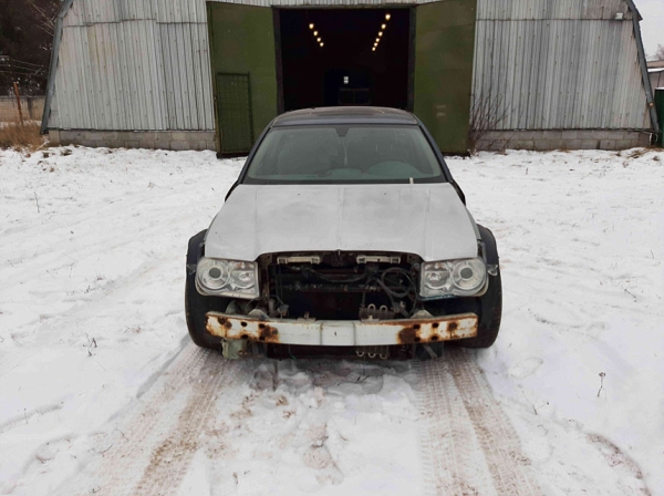 МВД продаёт ржавый Chrysler 300С, сделав уценку. Сколько было, а сколько стало?