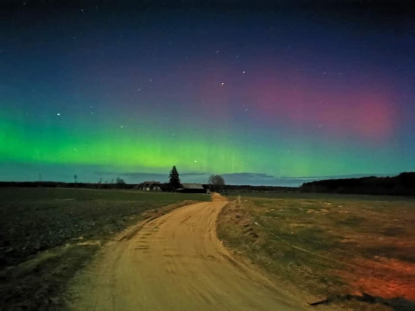 Северное сияние подбирается к границе Беларуси