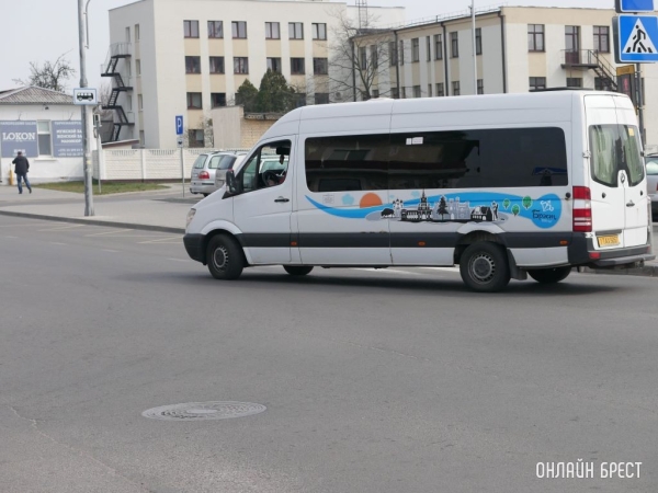 Маршрутка №20 по выходным будет отвозить пассажиров на кладбище Маршрутка №20 по выходным будет отвозить пассажиров на кладбище