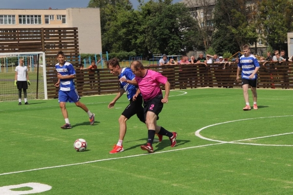 В Ганцевичах открыли футбольную площадку, построенную при содействии АБФФ и Туровского молочного комбината В Ганцевичах открыли футбольную площадку, построенную при содействии АБФФ и Туровского молочного комбината