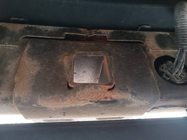 «Все гофры с проводкой посечены песком!». Белорусу так отпескоструили Cadillac, что у машины отказала электроника и кузов начал ржаветь