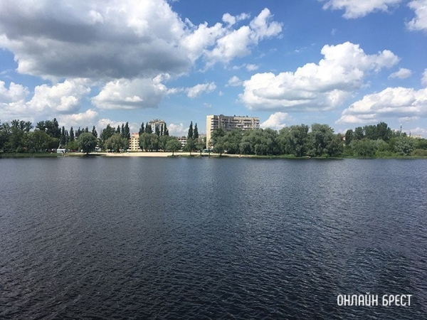 В Бресте сняли ограничения на купание детей на водоемах